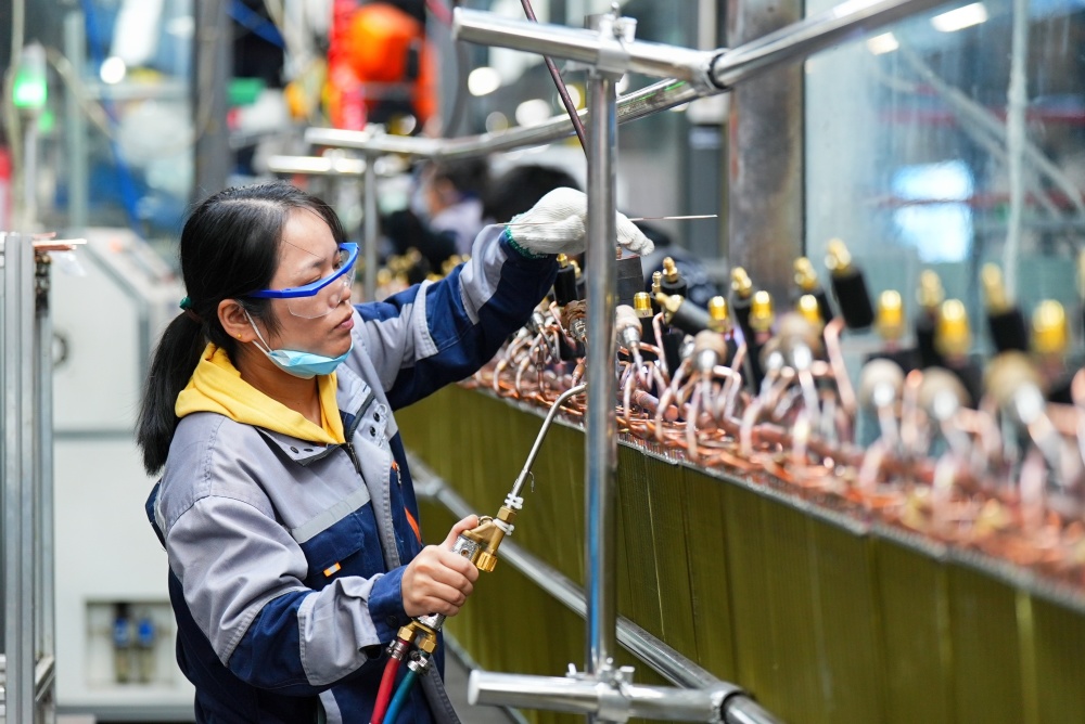 武漢美的暖通工廠 AI質檢革新制冷設備制造，實現產品“下線即合格”